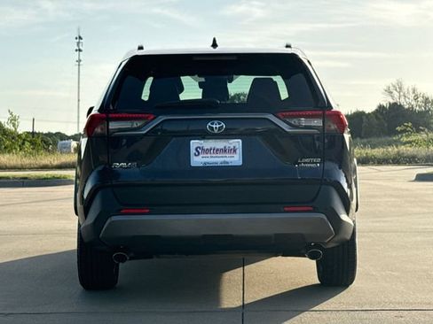 Used 2020 Toyota RAV4 Limited AWD/4WD image 8