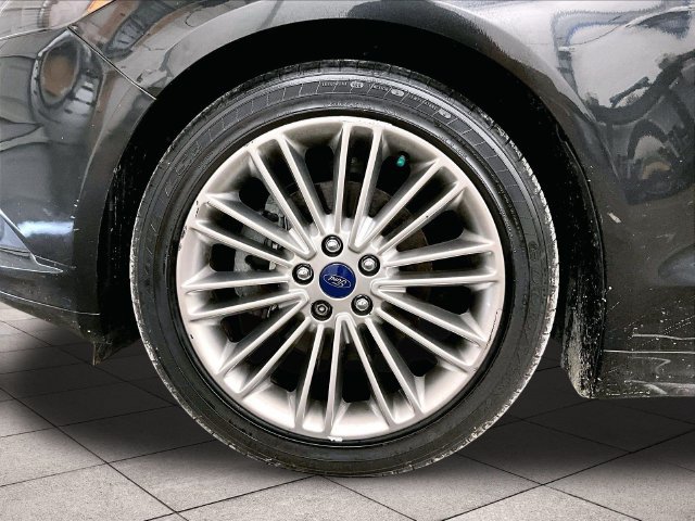 Used 2015 Ford Fusion SE w/ Equipment Group 202A FWD image 9