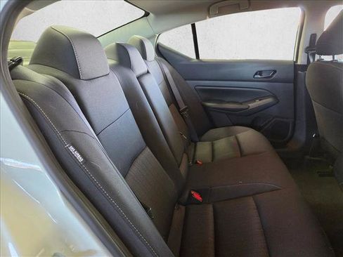 Used 2024 Nissan Altima 2.5 SV FWD image 17