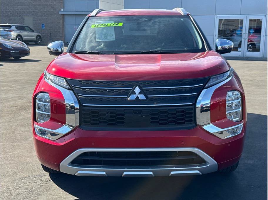 Used 2025 Mitsubishi Outlander 4WD Plug-In Hybrid image 3