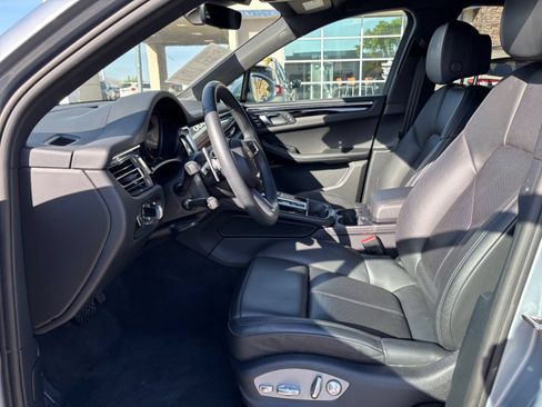 Used 2025 Porsche Macan AWD/4WD image 25