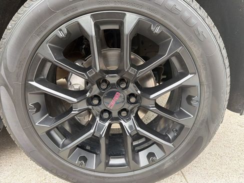 Used 2023 GMC Yukon Denali image 12