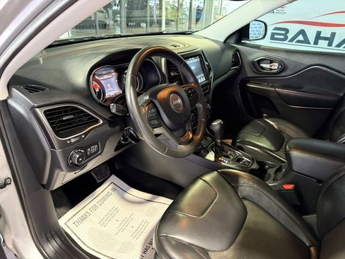 Used 2020 Jeep Cherokee Trailhawk AWD/4WD image 36