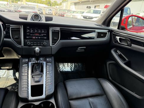 Used 2018 Porsche Macan AWD/4WD image 25
