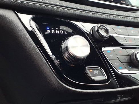 New 2027 Chrysler Pacifica Select AWD/4WD image 10