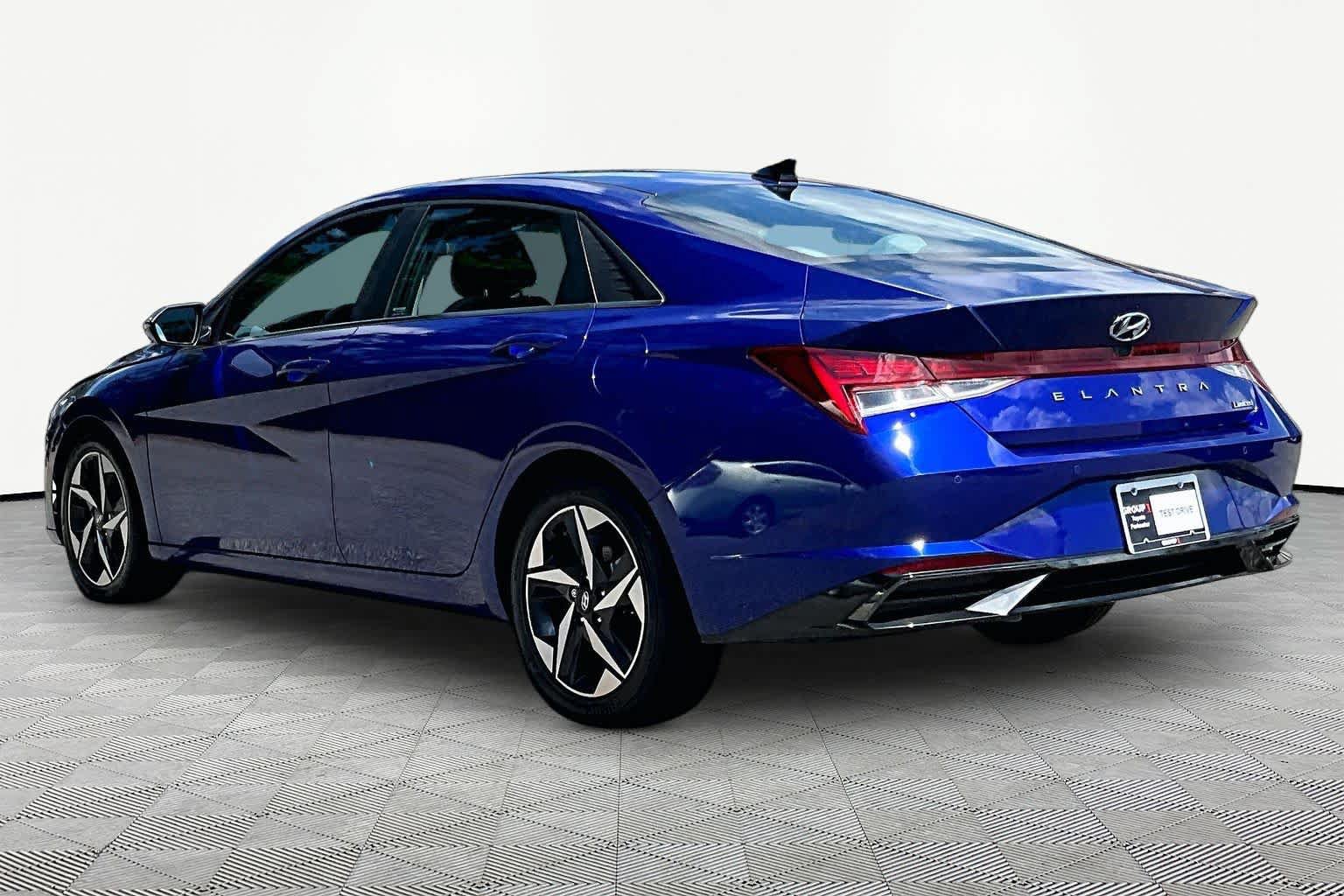 Used 2023 Hyundai Elantra Limited FWD image 12