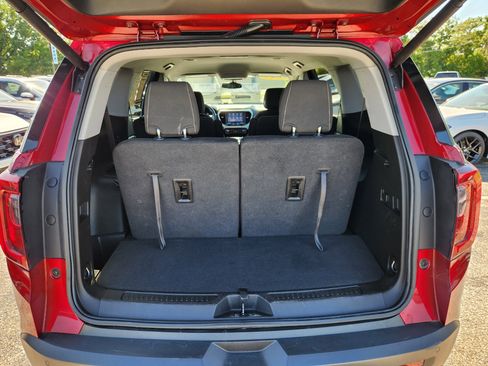 Used 2021 GMC Acadia SLE w/ Driver Convenience Package FWD image 19