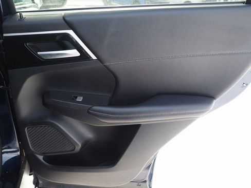 Used 2024 Mitsubishi Outlander 4WD Plug-In Hybrid image 40