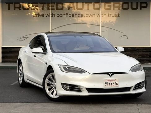 Used 2017 Tesla Model S 75D AWD/4WD image 2