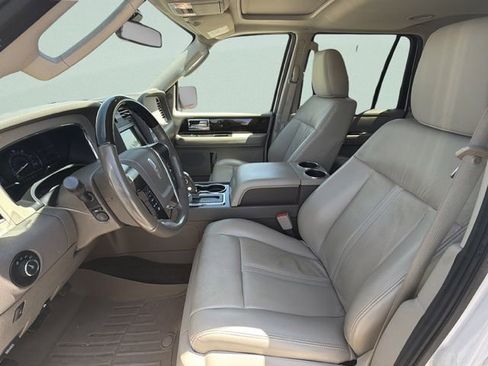 Used 2017 Lincoln Navigator Select RWD image 11