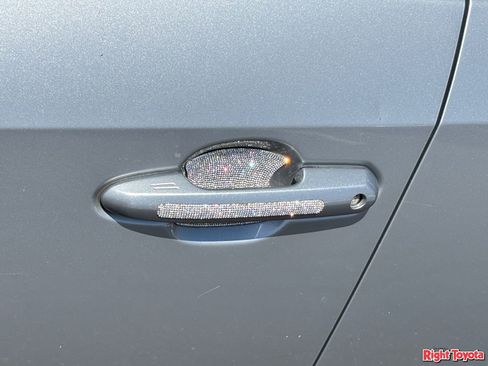 Used 2021 Toyota RAV4 XLE FWD image 10
