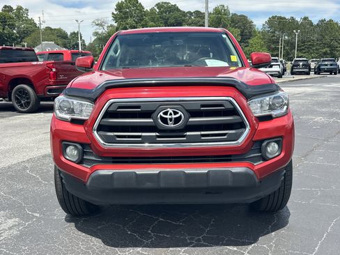Used 2017 Toyota Tacoma SR5 w/ Tow Package RWD image 3