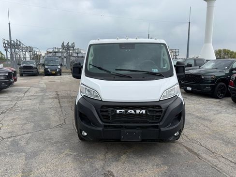Used 2025 RAM ProMaster 2500 w/ Convenience Group FWD image 2