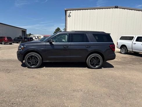 Used 2023 Ford Expedition Limited AWD/4WD image 6