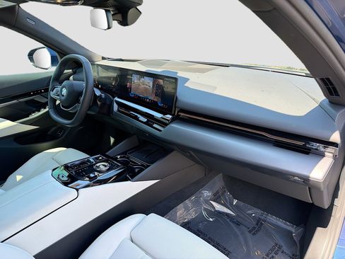 Used 2025 BMW 530i w/ M Sport Package image 16