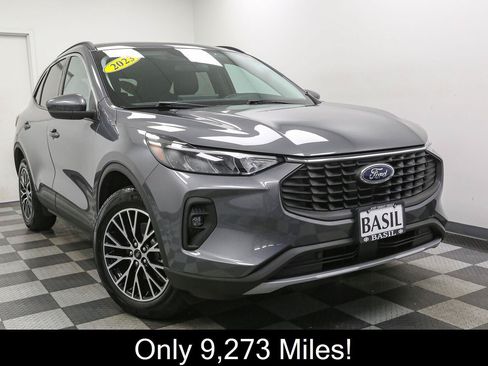 Used 2023 Ford Escape SE FWD image 2