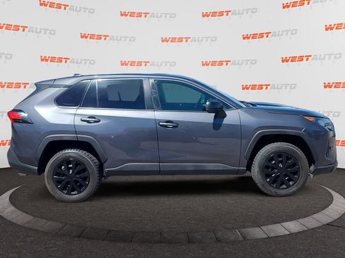 Used 2022 Toyota RAV4 LE AWD/4WD image 6