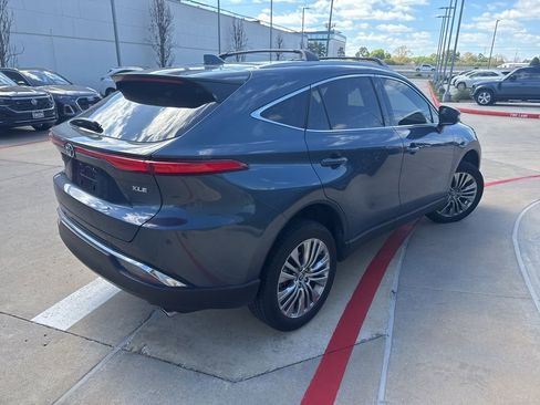 Used 2024 Toyota Venza XLE image 2