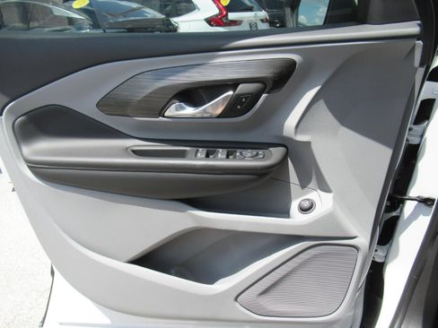 Used 2024 GMC Terrain SLE w/ Driver Convenience Package FWD image 19