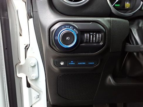 Used 2022 Jeep Wrangler Unlimited Sahara w/ Safety Group image 17