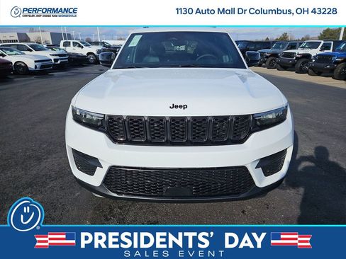 New 2025 Jeep Grand Cherokee Altitude image 2