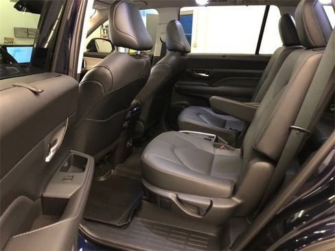 Used 2025 Toyota Grand Highlander AWD image 28