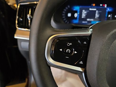 Certified 2025 Volvo XC90 B5 Plus image 23