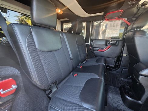 Used 2017 Jeep Wrangler Unlimited Sahara AWD/4WD image 9