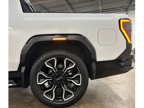 Used 2025 GMC Sierra EV Denali AWD/4WD image 10