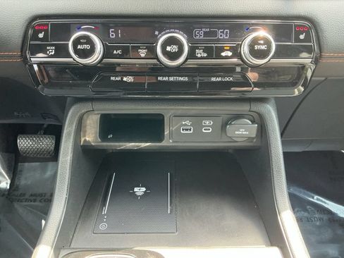 Used 2025 Honda Pilot TrailSport image 22