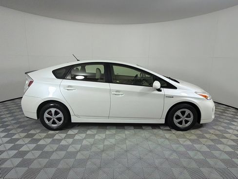 Used 2015 Toyota Prius Two FWD image 4