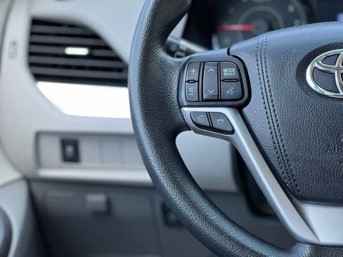 Used 2016 Toyota Sienna LE w/ Outdoor Package FWD image 29