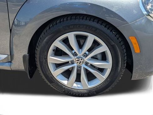 Used 2015 Volkswagen Beetle TDI FWD image 10
