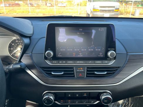 Used 2023 Nissan Altima 2.5 SV image 23