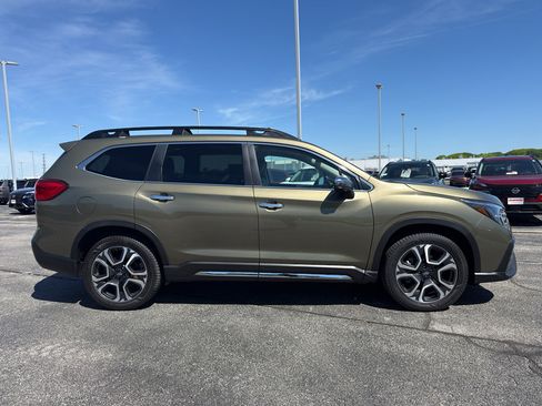 Used 2023 Subaru Ascent Touring AWD/4WD image 4