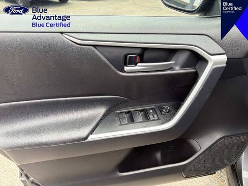 Used 2025 Toyota RAV4 XLE AWD/4WD image 15