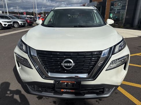 Used 2022 Nissan Rogue SL w/ SL Premium Package image 2