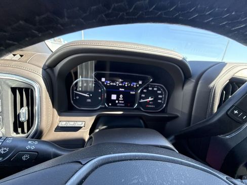 Used 2022 GMC Sierra 3500 Denali w/ Denali Ultimate Package AWD/4WD image 18