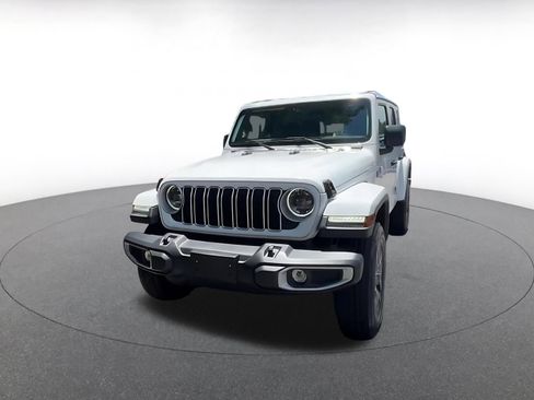 Used 2025 Jeep Wrangler Unlimited Sahara AWD/4WD image 7