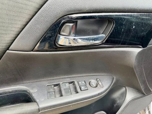 Used 2017 Honda Accord LX image 22