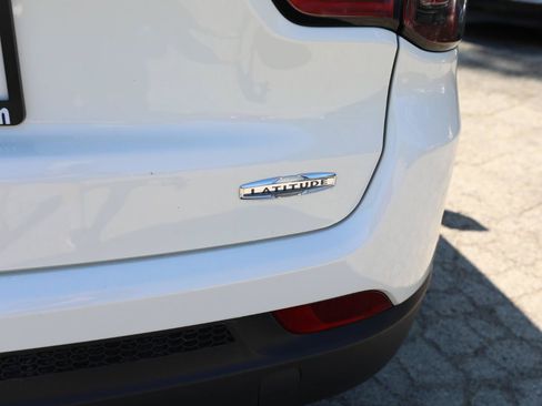 Used 2018 Jeep Compass Latitude w/ Popular Equipment Group AWD/4WD image 8