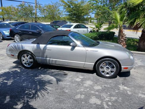 Used 2005 Ford Thunderbird Deluxe image 3