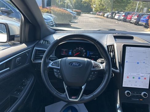 Used 2022 Ford Edge ST image 18