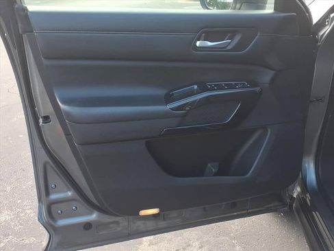 Used 2022 Nissan Pathfinder S FWD image 17