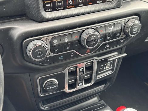 Used 2023 Jeep Wrangler Unlimited Sahara w/ Cold Weather Group image 31