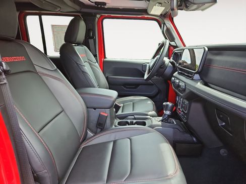 Used 2024 Jeep Gladiator Rubicon AWD/4WD image 15