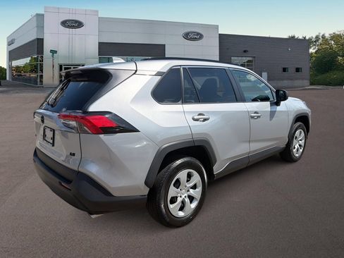 Used 2021 Toyota RAV4 LE FWD image 9