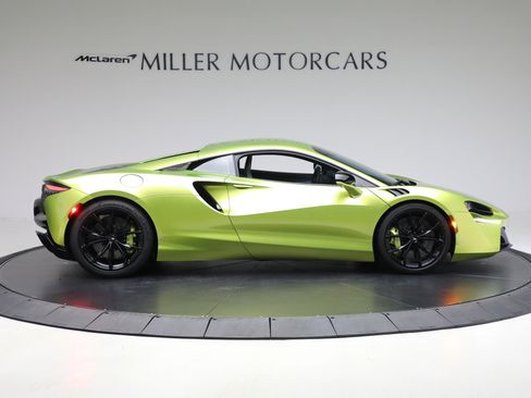 Used 2024 McLaren Artura image 9