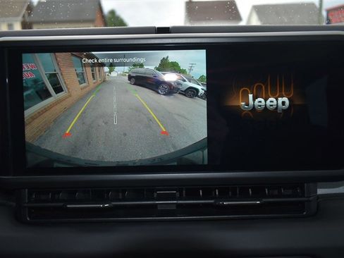 Used 2025 Jeep Wrangler Unlimited Sahara w/ Safety Group AWD/4WD image 18