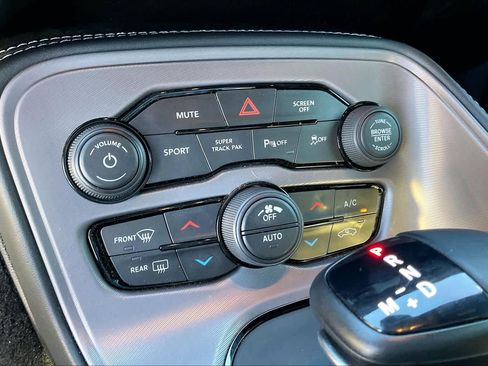 Used 2023 Dodge Challenger R/T w/ Plus Package image 33